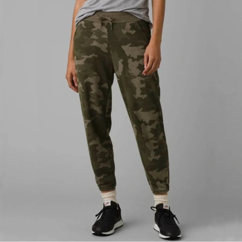 prAna Wm’s Cozy Up Ankle Cropped Sweat Pant Jogger Green Camo Sz Small NWT